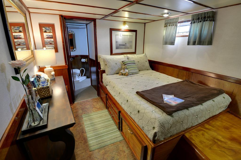 Making Waves Boatel Bed and Breakfast Τορόντο Εξωτερικό φωτογραφία