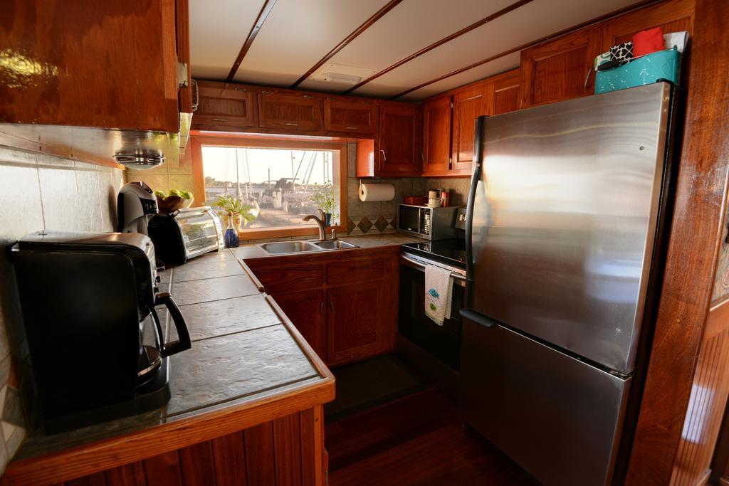 Making Waves Boatel Bed and Breakfast Τορόντο Εξωτερικό φωτογραφία