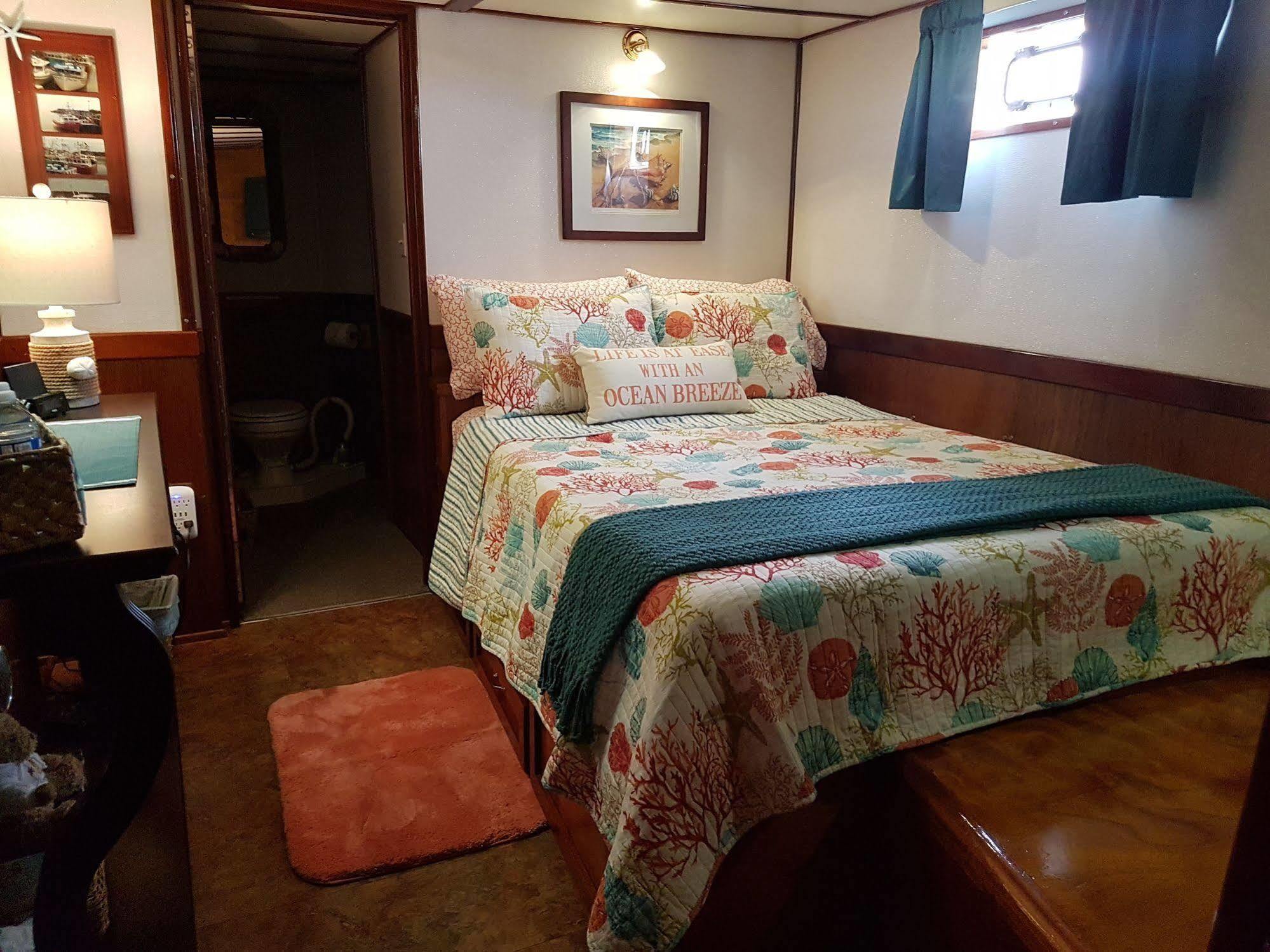 Making Waves Boatel Bed and Breakfast Τορόντο Εξωτερικό φωτογραφία